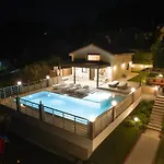 Aracelia With Private Pool Siviri