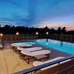 Aracelia With Private Pool Siviri