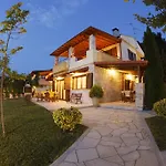 Villa Aracelia With Private Pool