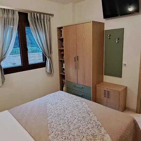 Aracelia With Private Pool Siviri