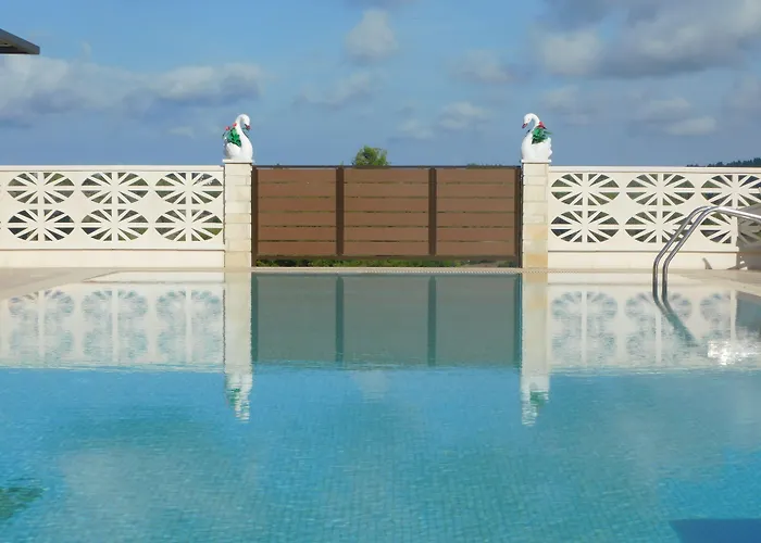 Aracelia With Private Pool 别墅 希维利