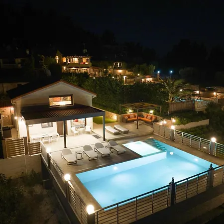 Aracelia With Private Pool Siviri