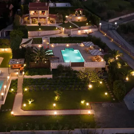 Aracelia With Private Pool 빌라 *