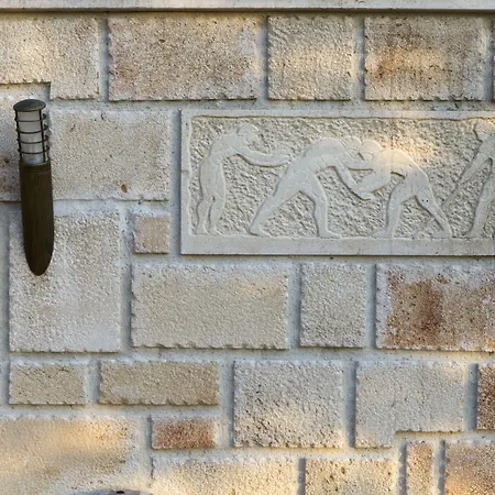 Aracelia With Private Pool Villa *