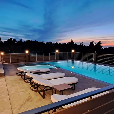 Aracelia With Private Pool Siviri