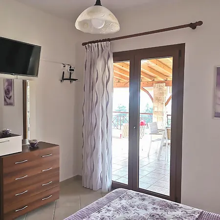 Aracelia With Private Pool Vila