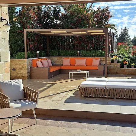 Aracelia With Private Pool Vila *