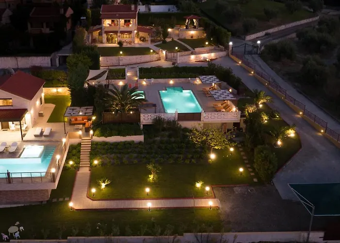 Aracelia With Private Pool Villa *