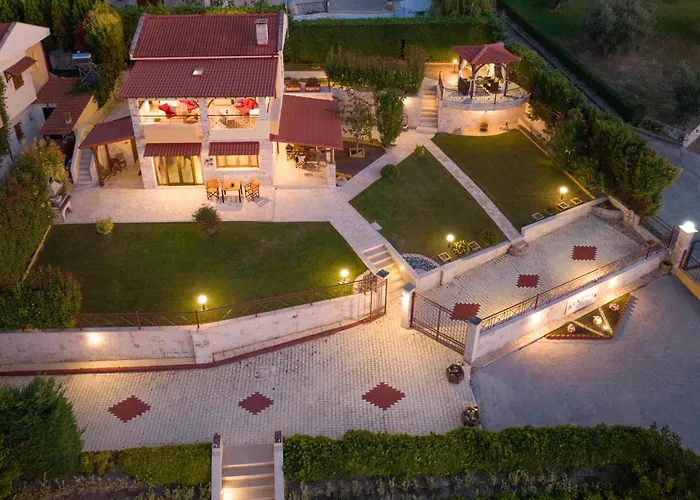 Aracelia With Private Pool Villa *