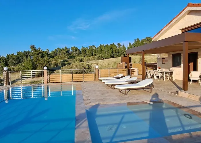 Aracelia With Private Pool * Siviri