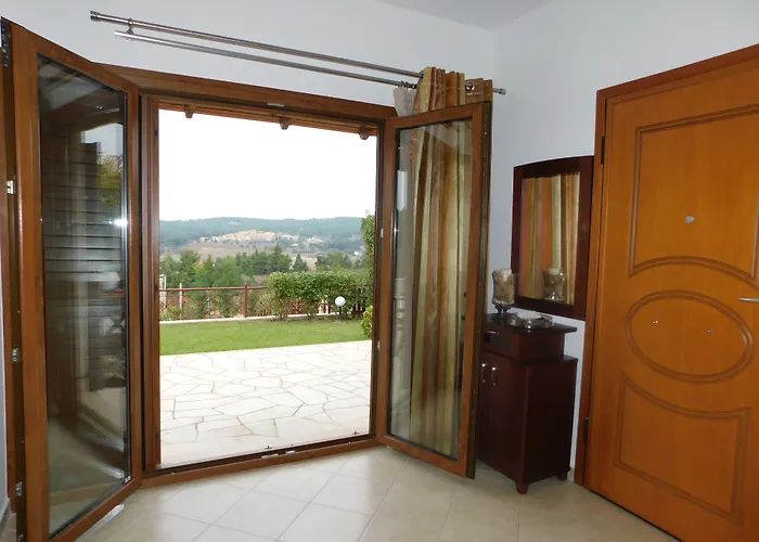 Aracelia With Private Pool Villa *