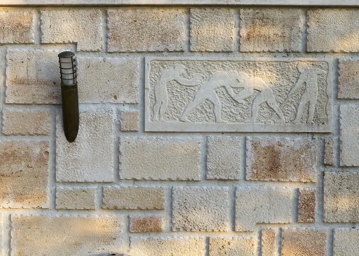 Aracelia With Private Pool Villa *