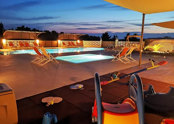 Aracelia With Private Pool Villa *